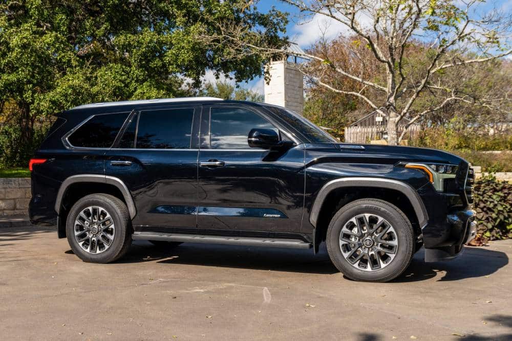 https://autogreeknews.gr/wp-content/uploads/2022/01/2023-Toyota-Sequoia-21.jpg