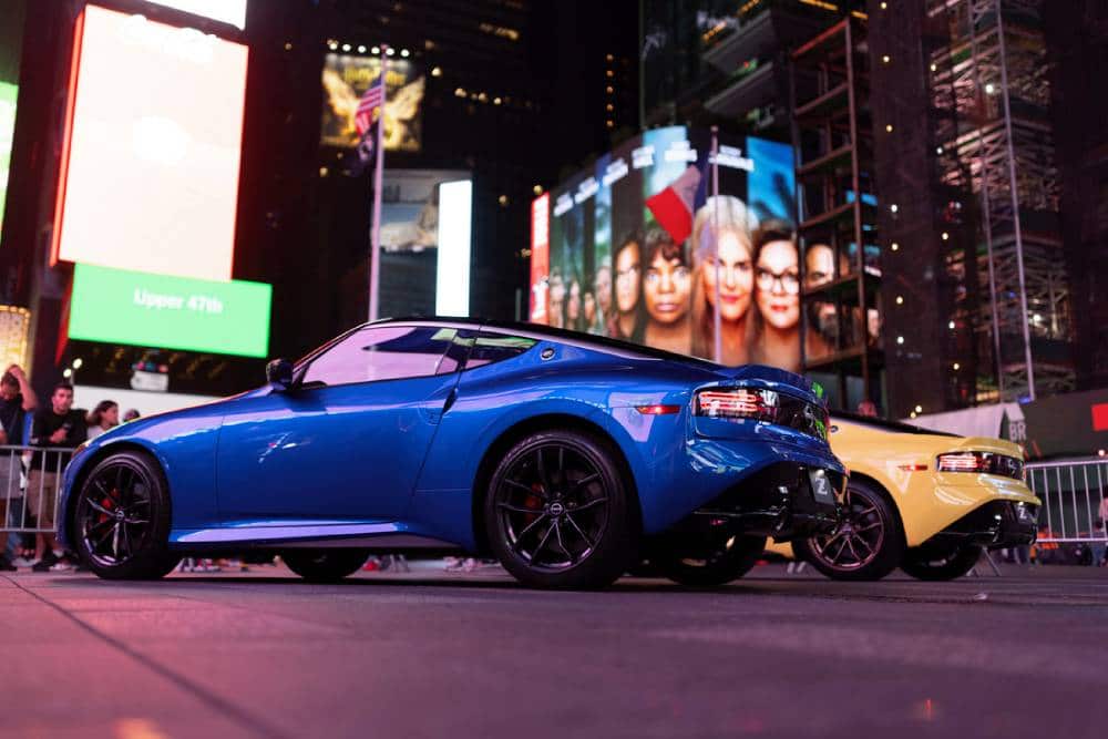 https://autogreeknews.gr/wp-content/uploads/2022/01/2023NissanZ_TimesSquare_008-1200x800-1.jpg