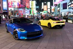2023NissanZ_TimesSquare_017-1200×800 (1)