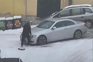 BMW-3-Series-Convertible-snow-chains