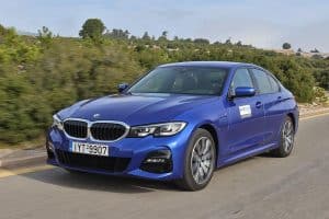 BMW-330e-2021-(1)
