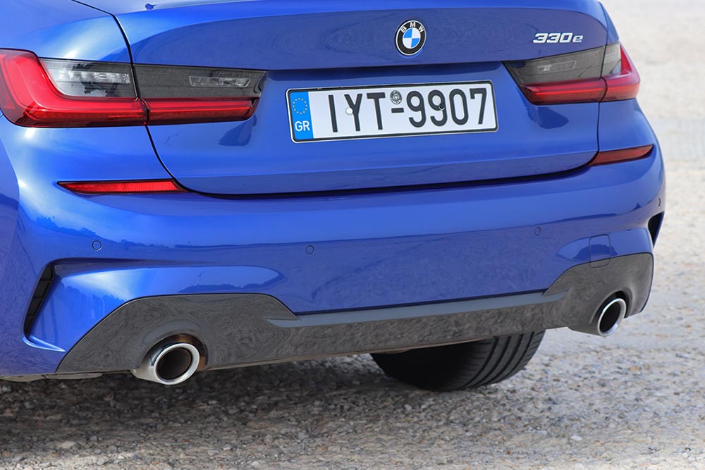 https://autogreeknews.gr/wp-content/uploads/2022/01/BMW-330e-2021-35.jpg