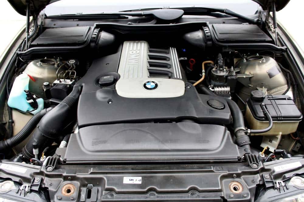 https://autogreeknews.gr/wp-content/uploads/2022/01/BMW_530d_Touring_E39_Individual_for_sale-3.jpg