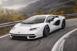 Lamborghini-Countach-LPI-800-4-Dynamic-Shots-19