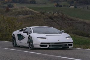 Lamborghini-Countach-LPI-800-4-Dynamic-Shots-24