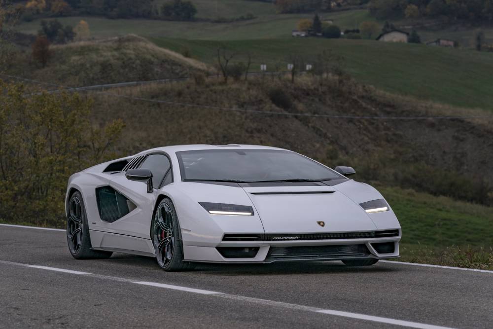 https://autogreeknews.gr/wp-content/uploads/2022/01/Lamborghini-Countach-LPI-800-4-Dynamic-Shots-24.jpg