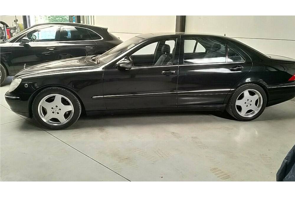 https://autogreeknews.gr/wp-content/uploads/2022/01/Mercedes-Benz_S_63_AMG_W220_ex-belgian-king_for-sale-4-1.jpg