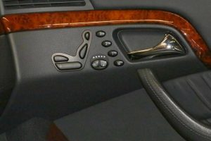 Mercedes-Benz_S_63_AMG_W220_ex-belgian king_for sale (4)