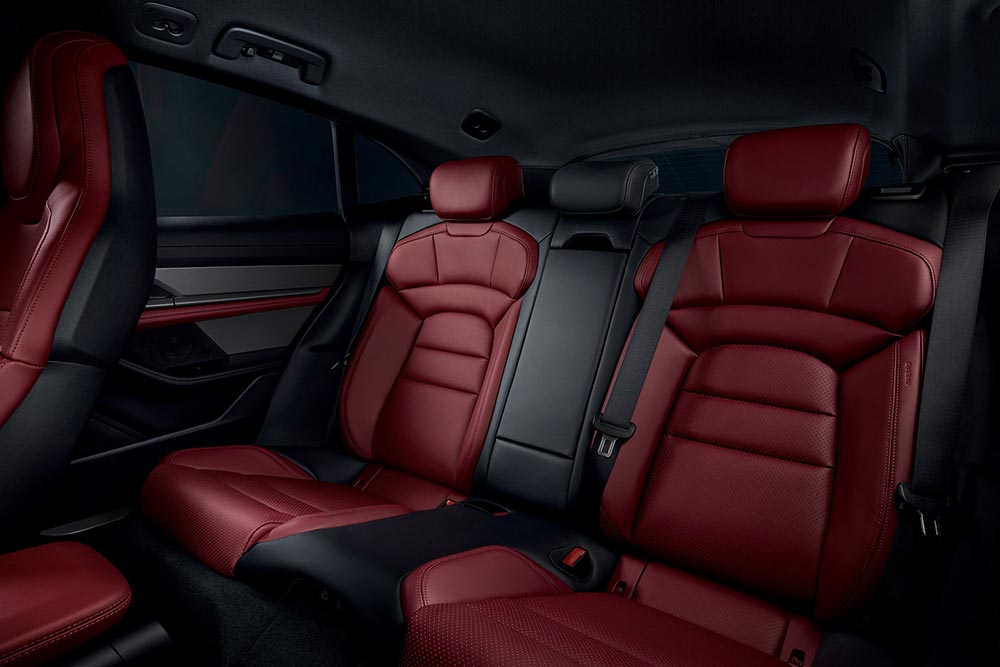 https://autogreeknews.gr/wp-content/uploads/2022/01/Porsche-Taycan-Sport-Turismo-back-seats.jpg