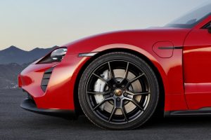 Porsche-Taycan-Sport-Turismo-leptomereia-zanta