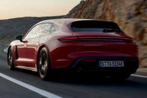 Porsche-Taycan-Sport-Turismo-pisw-kinisi