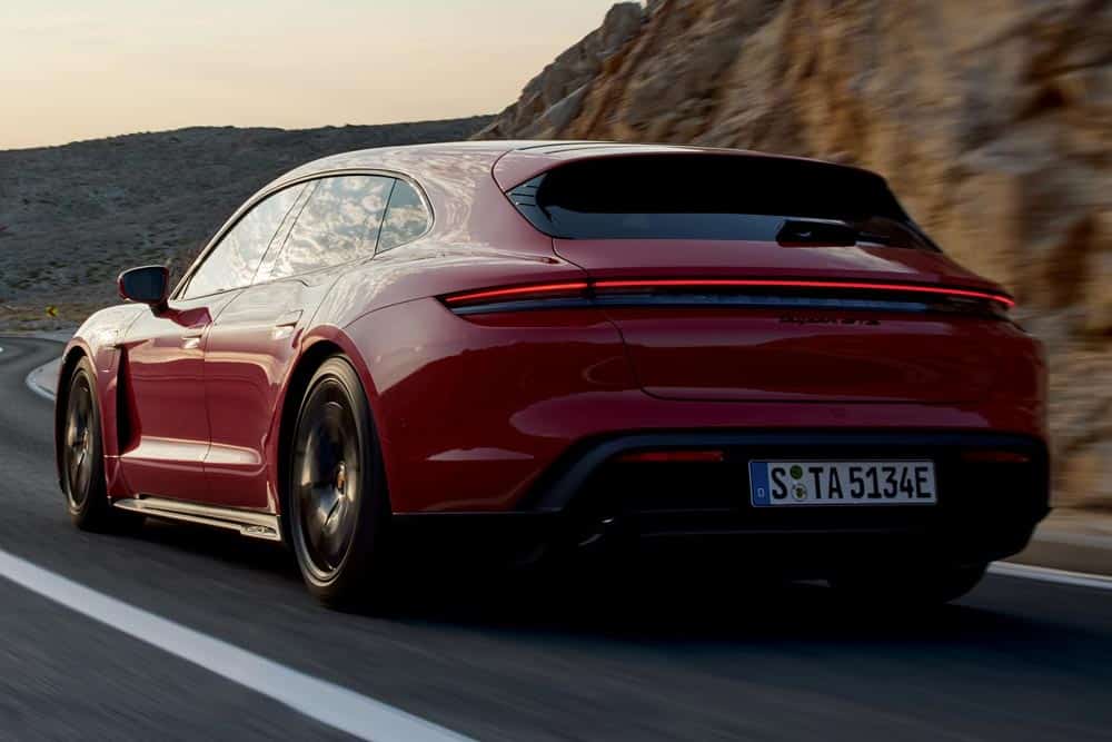 https://autogreeknews.gr/wp-content/uploads/2022/01/Porsche-Taycan-Sport-Turismo-pisw-kinisi.jpg