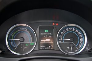 Toyota-Auris-HSD (7)