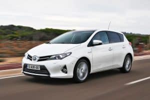 Toyota-Auris-Hybrid-2012-(1)