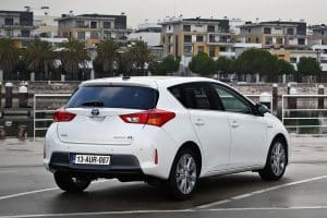 Toyota-Auris-Hybrid-2012-(3)