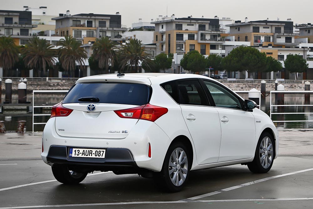 https://autogreeknews.gr/wp-content/uploads/2022/01/Toyota-Auris-Hybrid-2012-3.jpg