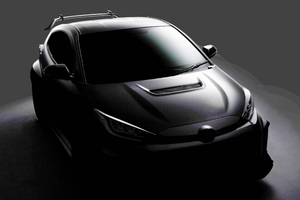 https://autogreeknews.gr/wp-content/uploads/2022/01/Toyota-GR-Yaris-Teaser-For-Tokyo-1.jpg