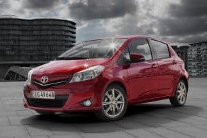 Toyota-Yaris-2011-(3)