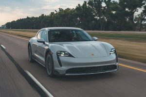 a-porsche-taycan-goes-from-below-sea-level-to-pike (10)