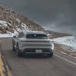 a-porsche-taycan-goes-from-below-sea-level-to-pike (12)