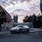 a-porsche-taycan-goes-from-below-sea-level-to-pike