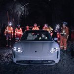 a-porsche-taycan-goes-from-below-sea-level-to-pike (2)