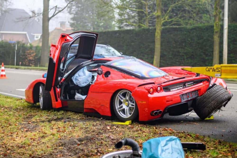 https://autogreeknews.gr/wp-content/uploads/2022/01/ferrari-enzo-crash.jpg