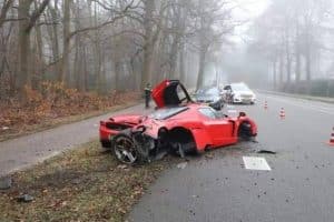 ferrari-enzo-loses-battle-against-tree-in-the-neth