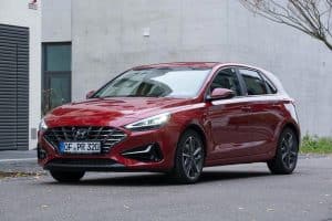 hyundai-i30-empros-statiko