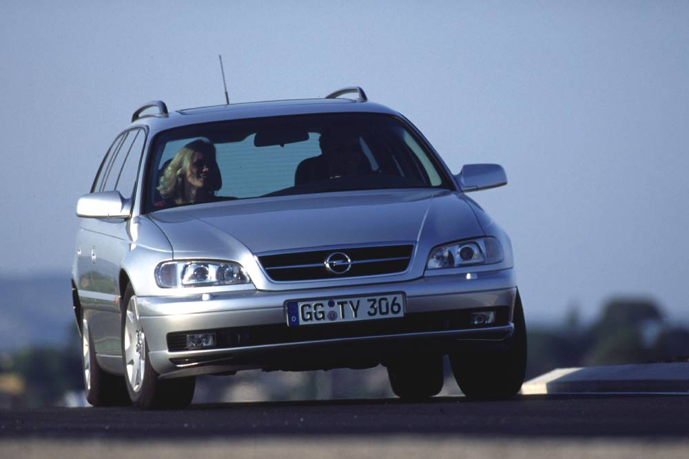 https://autogreeknews.gr/wp-content/uploads/2022/01/opel_omega_caravan_12.jpg