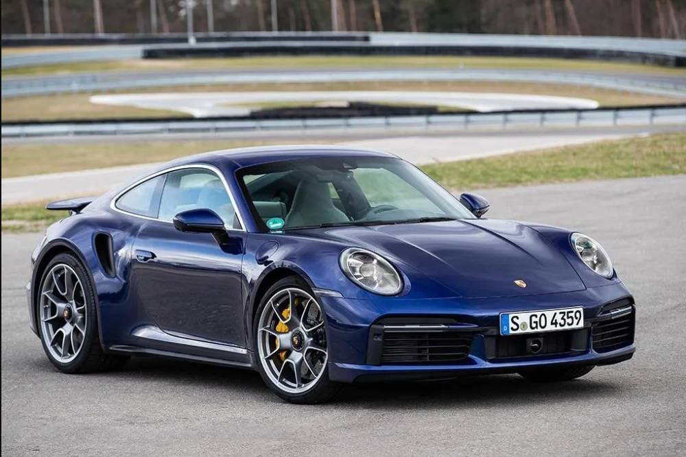 https://autogreeknews.gr/wp-content/uploads/2022/01/porsche-911-turbo-s-ligthweight-package-03.jpg