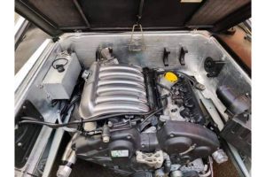 this-delorean-is-ready-to-receive-a-french-engine- (2)