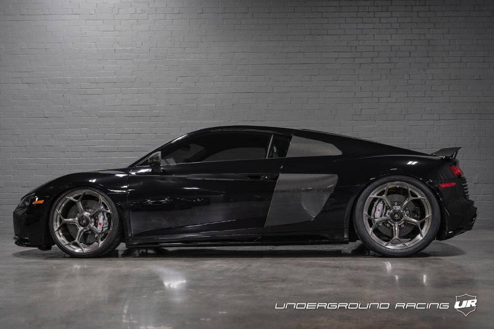 https://autogreeknews.gr/wp-content/uploads/2022/01/underground-racing-manual-audi-r8-1.jpg