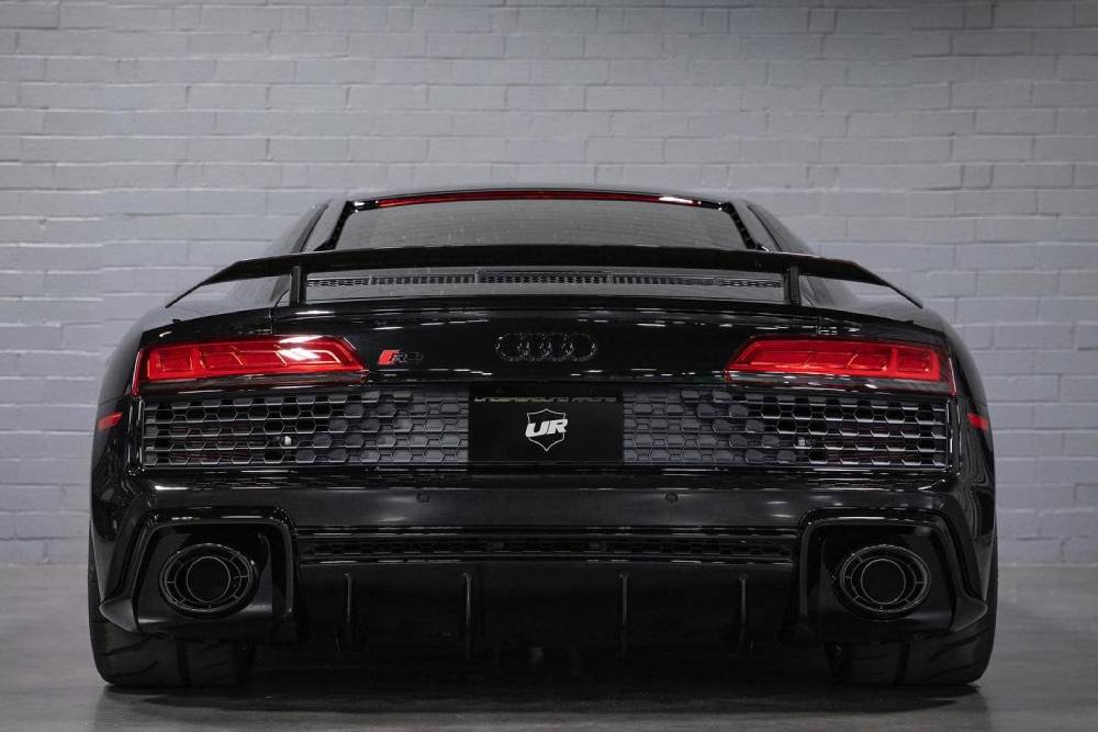 https://autogreeknews.gr/wp-content/uploads/2022/01/underground-racing-manual-audi-r8-2.jpg