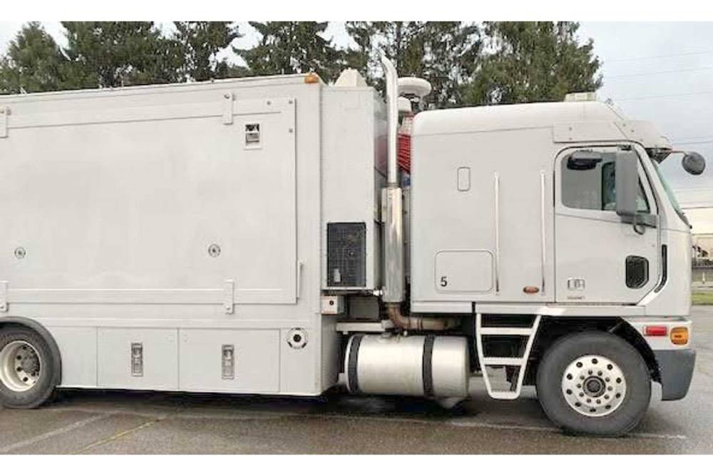 https://autogreeknews.gr/wp-content/uploads/2022/02/2005-freightliner-argosy-mobile-fbi-command-unit-c.jpg