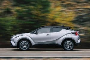 2016-toyota-chr-hybrid-dynamic-09