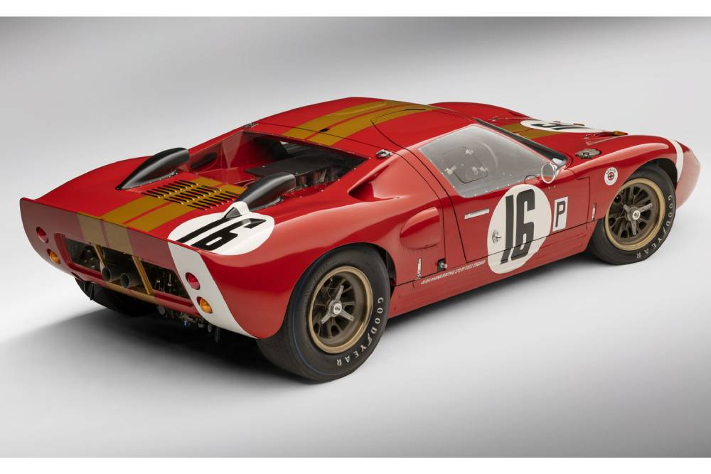 https://autogreeknews.gr/wp-content/uploads/2022/02/2022-Ford-GT-Alan-Mann-Heritage-Edition_02.jpg