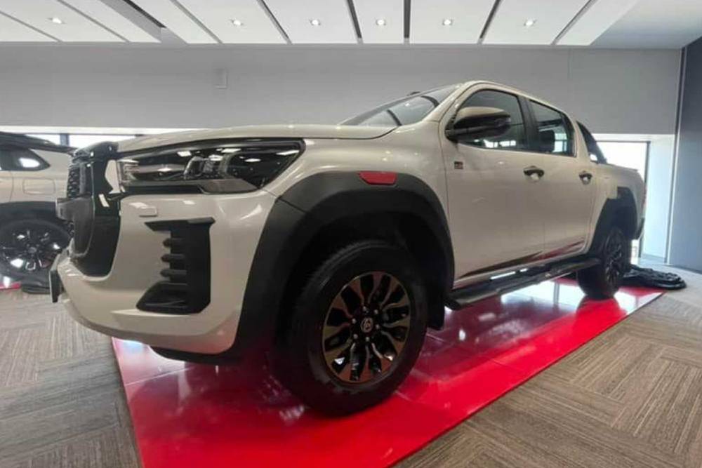 https://autogreeknews.gr/wp-content/uploads/2022/02/2022-toyota-hilux-gr-sport-south-africa-1.jpg