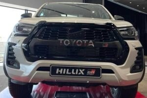 2022-toyota-hilux-gr-sport-south-africa (3)