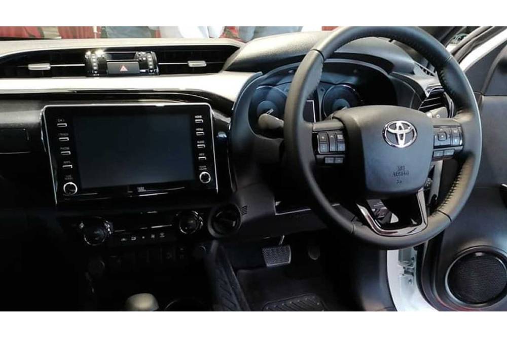https://autogreeknews.gr/wp-content/uploads/2022/02/2022-toyota-hilux-gr-sport-south-africa-8.jpg
