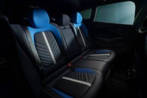 2023-Aston-Martin-DBX707-11