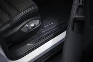 2023-Porsche-Macan-T-3