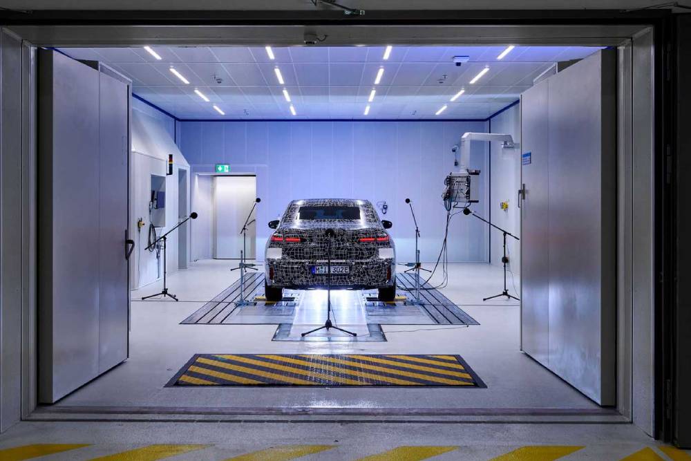 https://autogreeknews.gr/wp-content/uploads/2022/02/2023-bmw-i7-undergoes-acoustic-testing-1.jpg