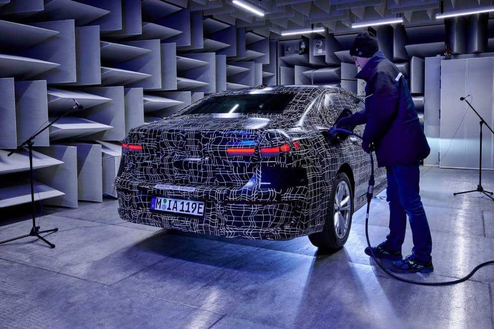 https://autogreeknews.gr/wp-content/uploads/2022/02/2023-bmw-i7-undergoes-acoustic-testing-4.jpg