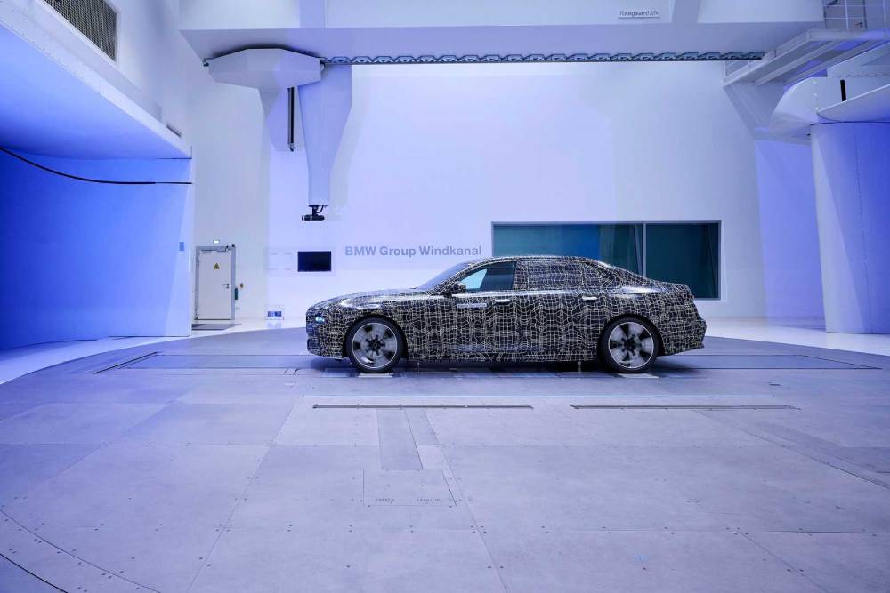 https://autogreeknews.gr/wp-content/uploads/2022/02/2023-bmw-i7-undergoes-acoustic-testing-7.jpg