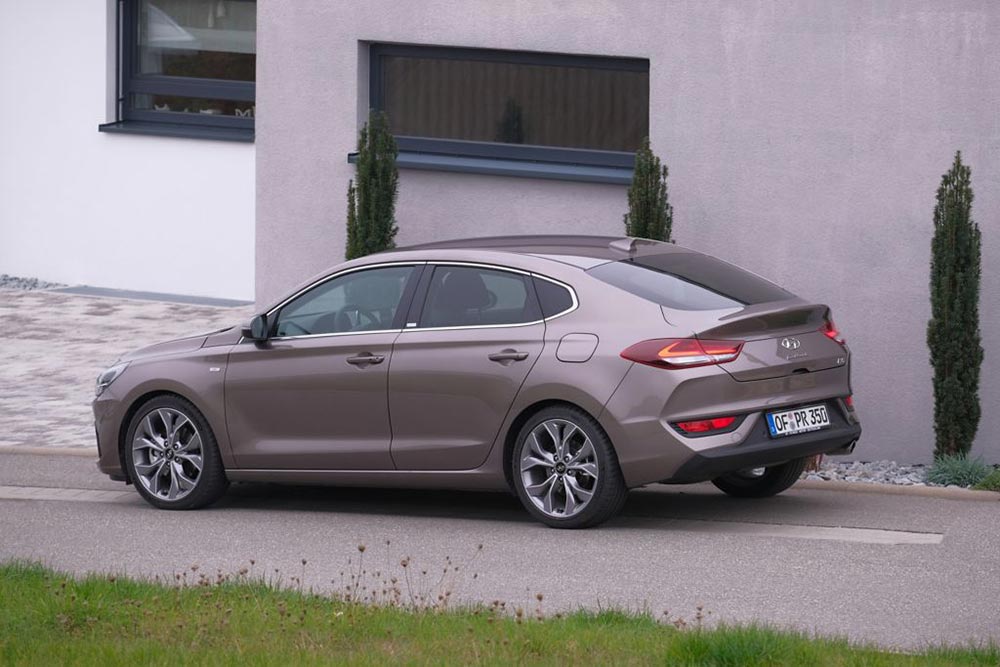 https://autogreeknews.gr/wp-content/uploads/2022/02/Hyundai_i30_fastback_032_1_-1_wid_1024.jpg