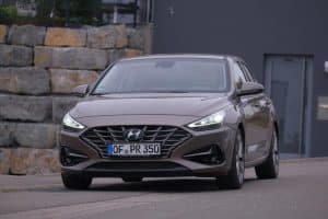 Hyundai_i30_fastback_037-1_wid_1024