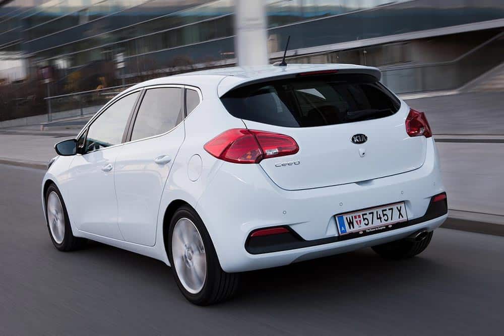 https://autogreeknews.gr/wp-content/uploads/2022/02/Kia-Ceed-2013-4.jpg