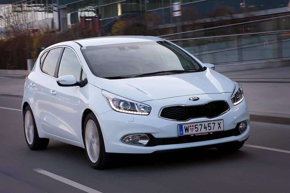 https://autogreeknews.gr/wp-content/uploads/2022/02/Kia-Ceed-2013-9.jpg