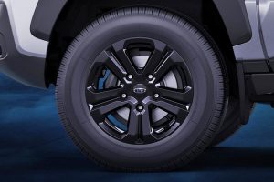 Lada-Niva-Travel-Black-2